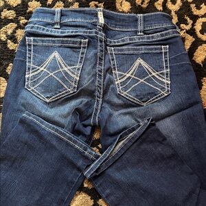 NEVER WORN Ariat Women's straight leg MID-RISE Jeans with Contrast Stitching